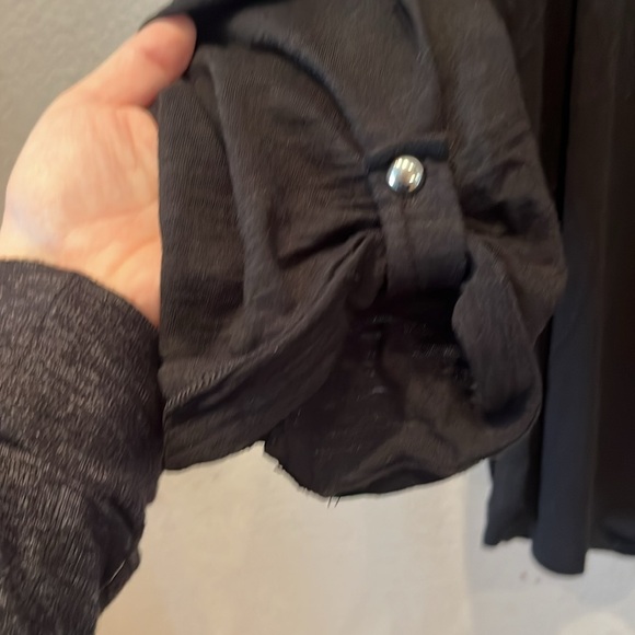 Chico’s Women’s Ultimate Tee Black Size 3 or 16 Long Sleeve Button Cuff - Picture 5 of 9